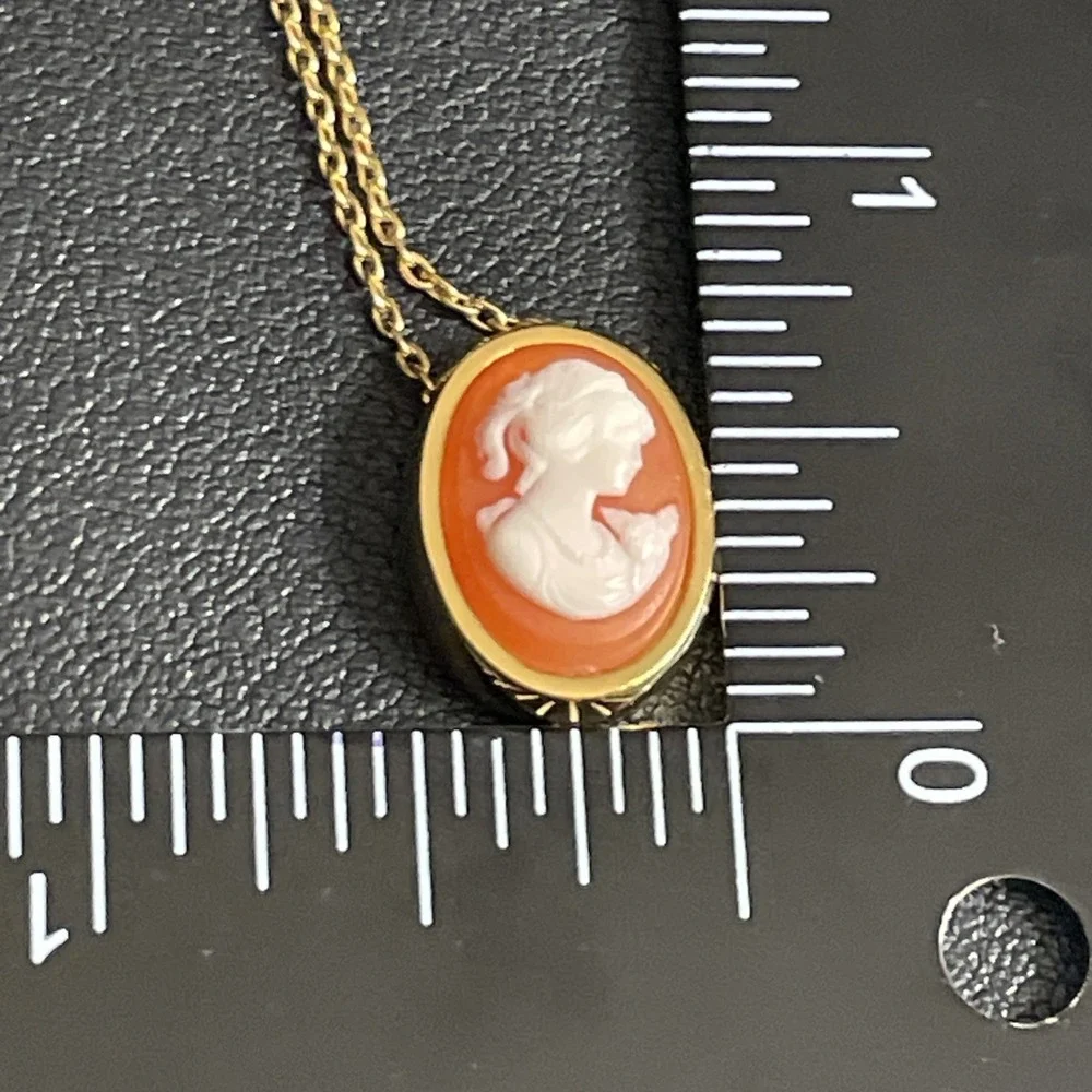 CROWN TRIFARI Cameo Necklace 18